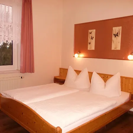 Haus Flora Casa de hóspedes