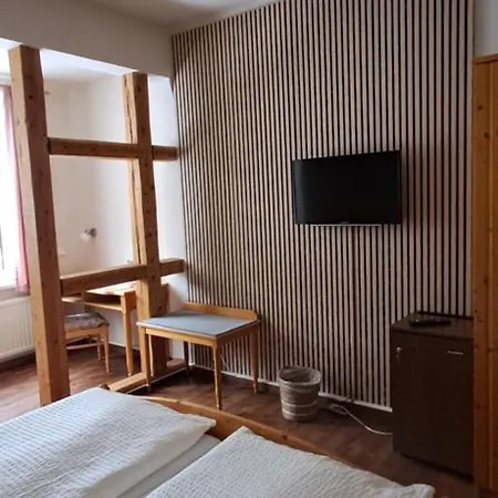 Haus Flora בית הארחה 3*